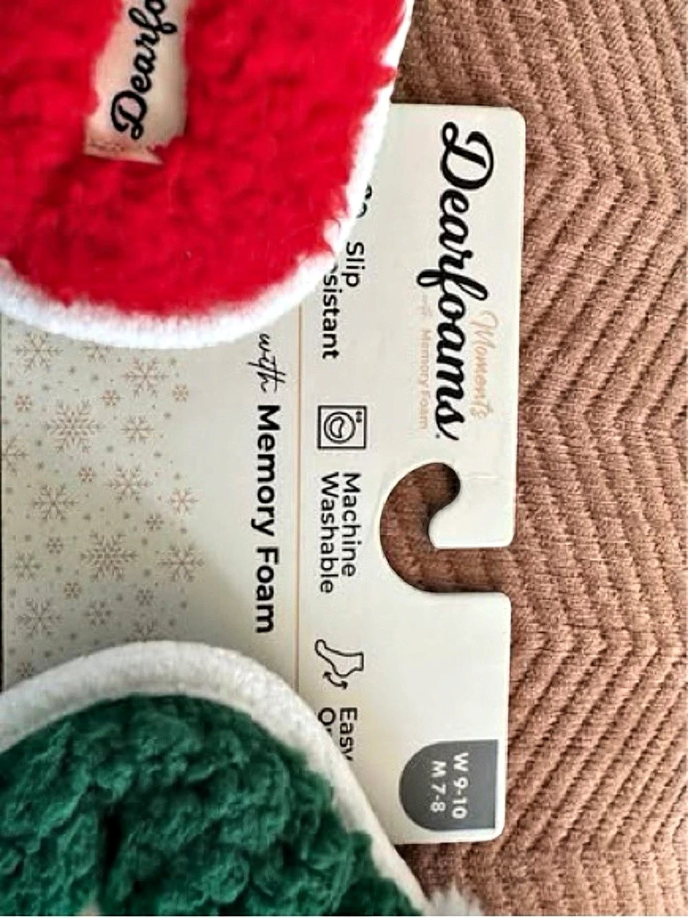 Dearfoams Holiday Novelty Scuff Slippers Red & Green Women's 7-8